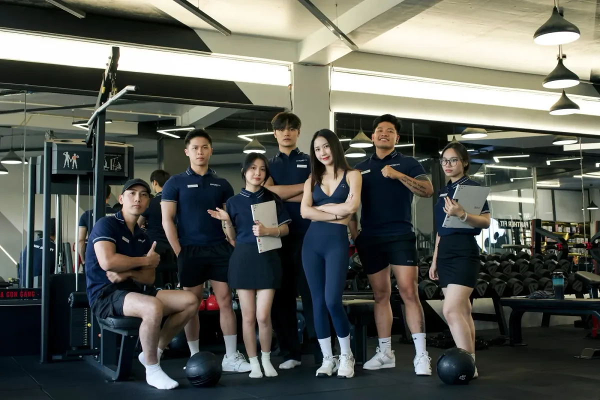 The Panther Fit coaching team in the gym in Thái Nguyên